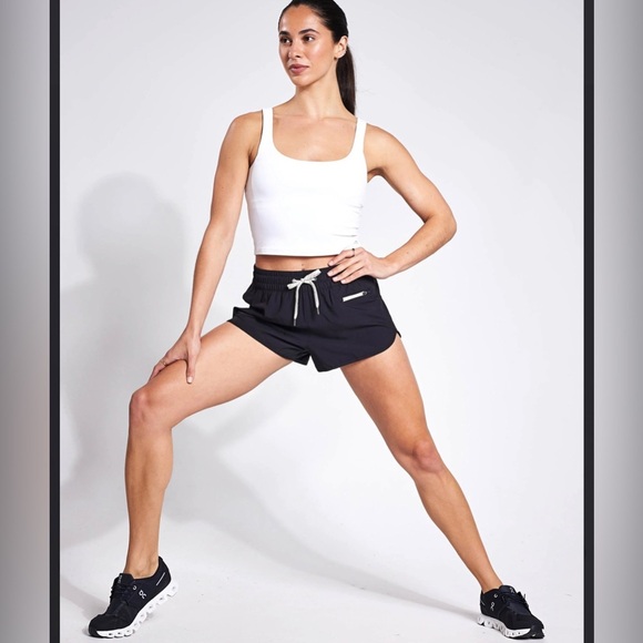 Vuori Clementine Black Shorts women’s size XL - Picture 4 of 7